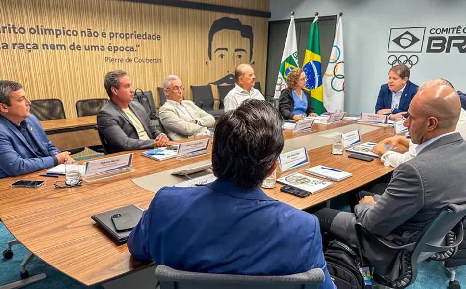 Presidente do COB, Marco La Porta, em reunião com representantes de entidades esportivas (foto: COB)