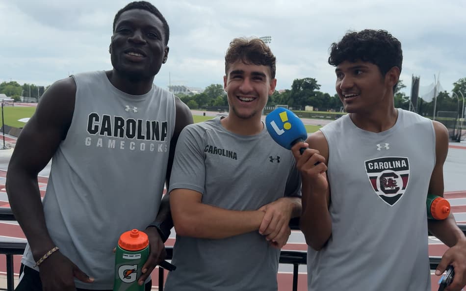 Jogadores de Columbia se empolgam com a craques do Fluminense na universidade