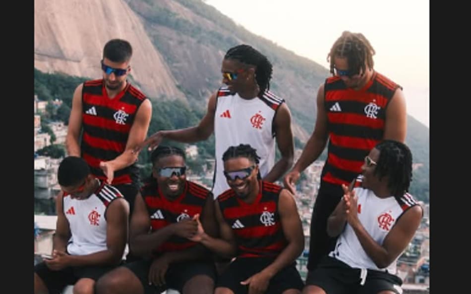 Gonçalo Inácio, do Sporting, com a camisa do Flamengo.