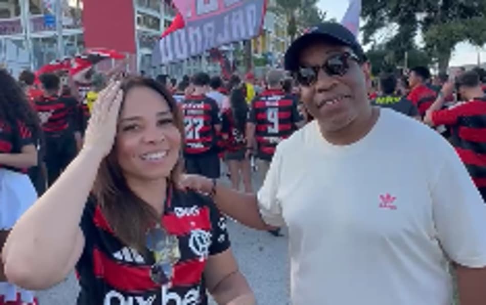 Pai e mãe de Joshua antes da partida contra o Los Angeles FC (Foto: Lucas Bayer/Lance!)