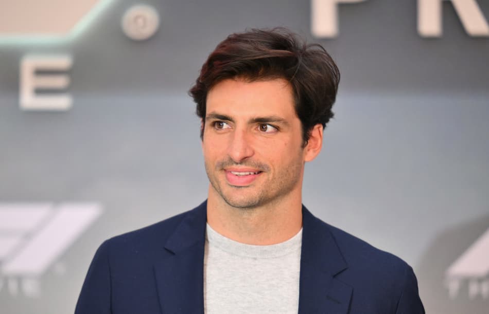 Carlos Sainz Jr. na estreia do fiçme 'F1' na Times Square, em Nova York (foto: ANGELA WEISS / AFP)