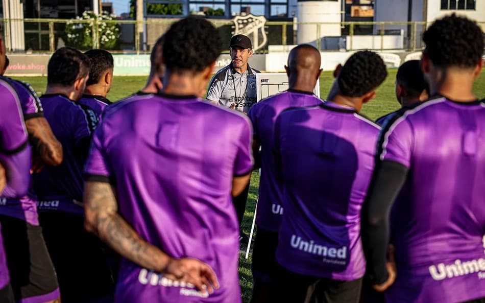 Elenco do Ceará durante treino (Foto: Felipe Santos/Ceará SC)