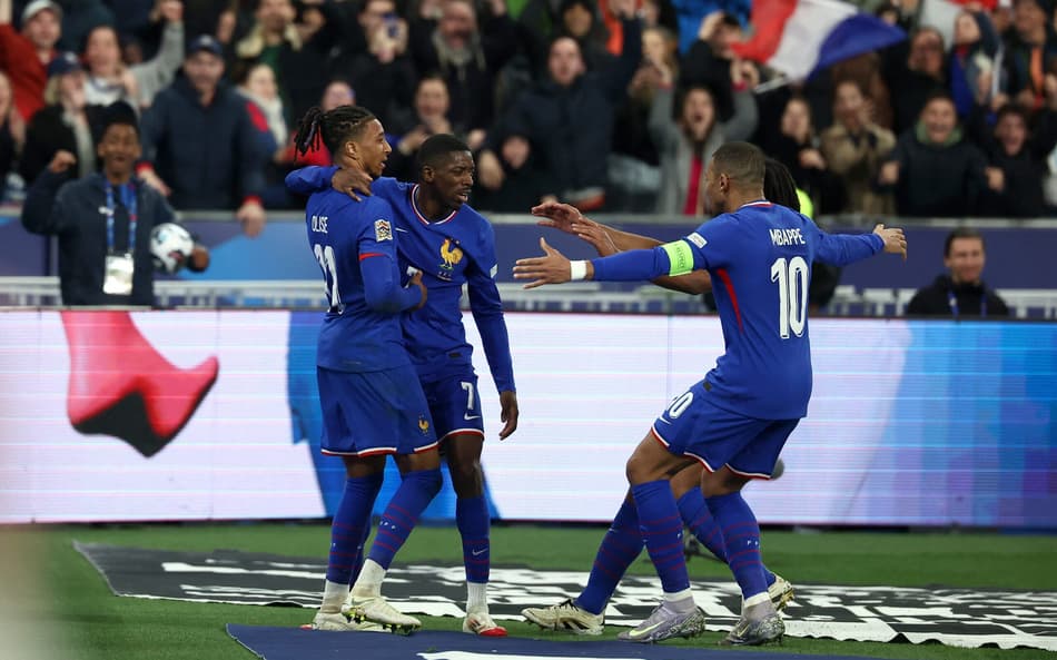 Dembélé comemora o gol em França x Croácia. (foto: FRANCK FIFE / AFP)
