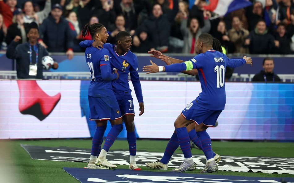 Dembélé comemora o gol em França x Croácia. (foto: FRANCK FIFE / AFP)