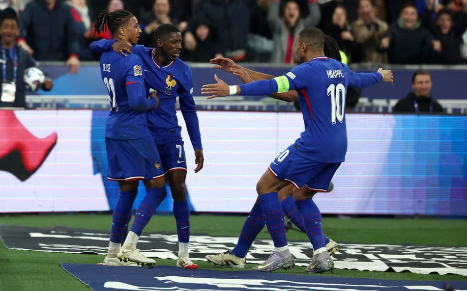 Dembélé comemora o gol em França x Croácia. (foto: FRANCK FIFE / AFP)