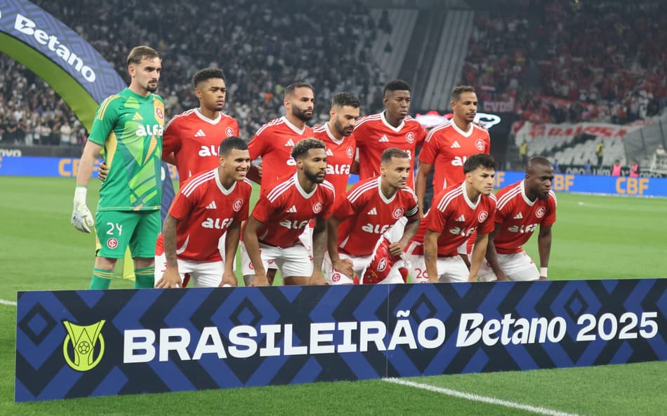 Jogadores do Internacional posam para foto antes do jogo contra o Corinthians. (Foto: Ricardo Duarte/SC Internacional)