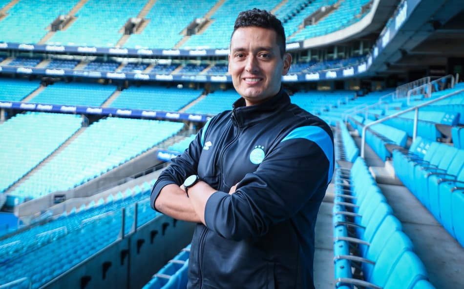 Cyro Leães, novo técnico do time feminino do Grêmio. (Foto: Caroline Motta/Grêmio FBPA)