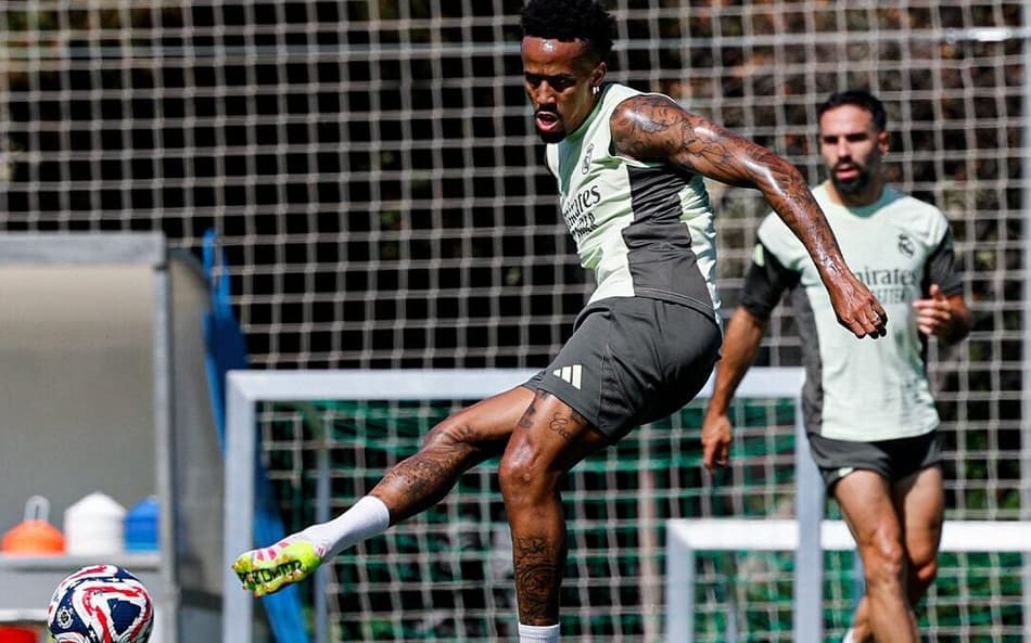 Éder Militão em treino com bola do Real Madrid antes do embarque para o Mundial de Clubes