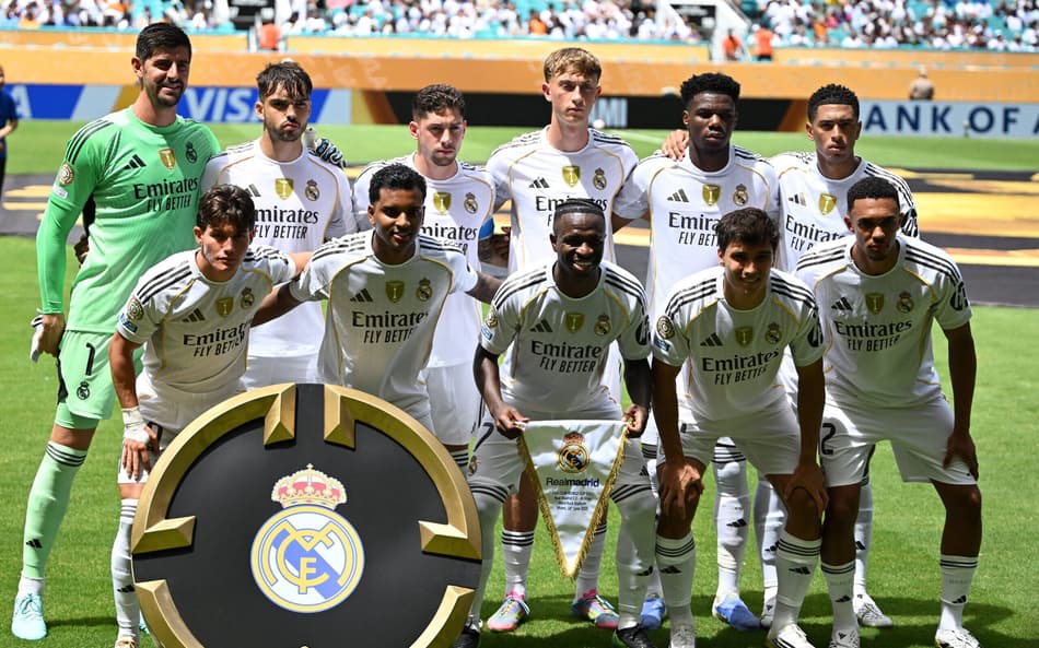 Elenco do Real Madrid alinhado para a estreia no Mundial de Clubes contra o Al-Hilal