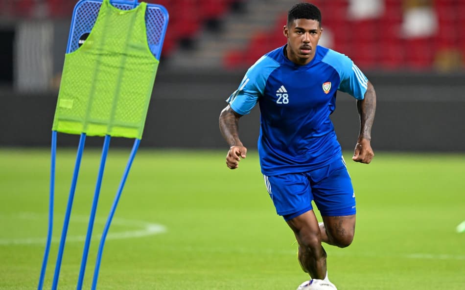 Álvaro Oliveira em treinamento pela seleção dos Emirados Árabes (Foto: Divulgação/UAEFA)