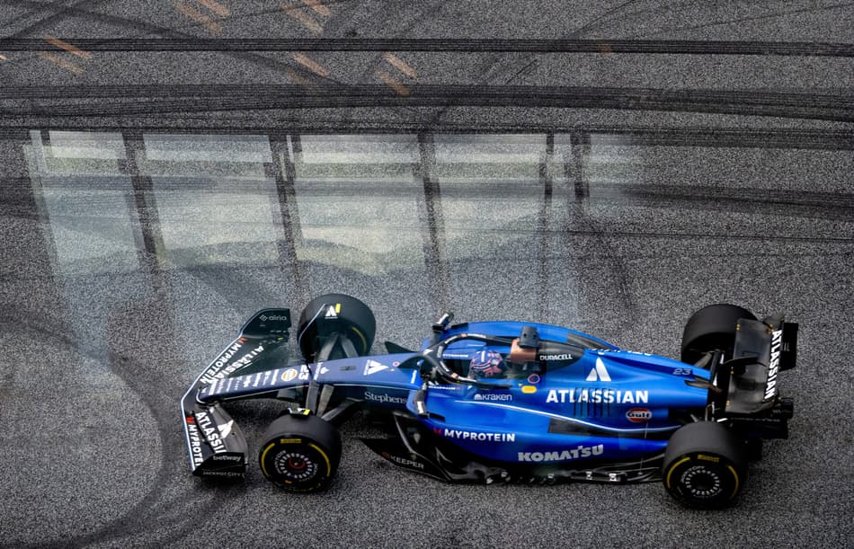 Alexander Albon, da Williams, durante treino em Spielberg, Áustria (foto: Joe Klamar / AFP)