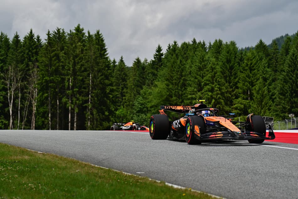 Alexander Dunne, da McLaren durante treino em Spielberg, Áustria (foto: Andrej ISAKOVIC / AFP)
