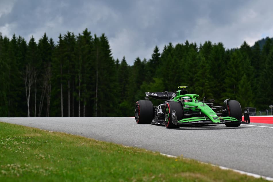 Gabriel Bortoleto, da Sauber durante treino em Spielberg, Áustria (foto: Andrej ISAKOVIC / AFP)