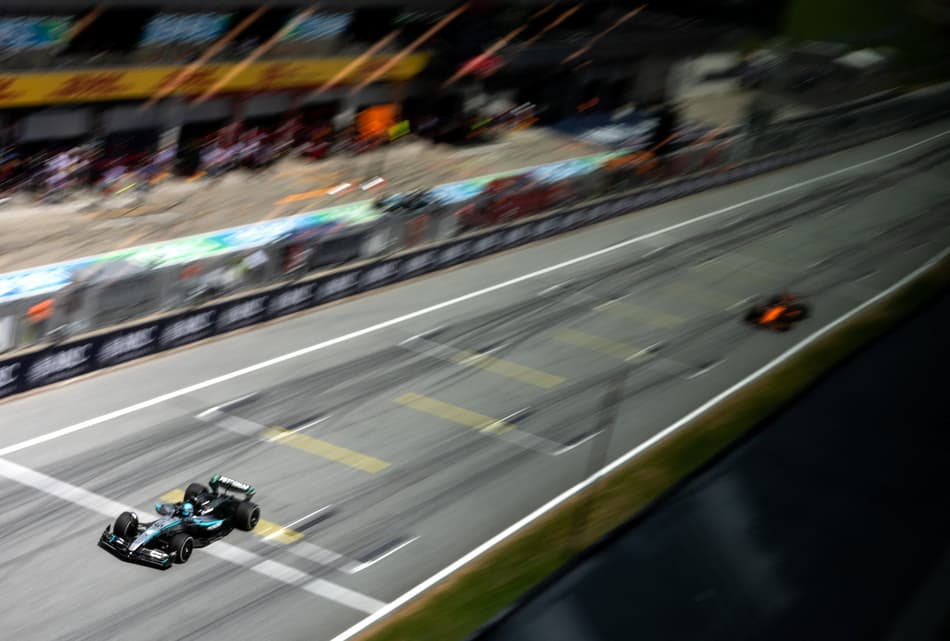 George Russell, da Mercedes, durante treino em Spielberg, Áustria (foto: Joe Klamar / AFP)