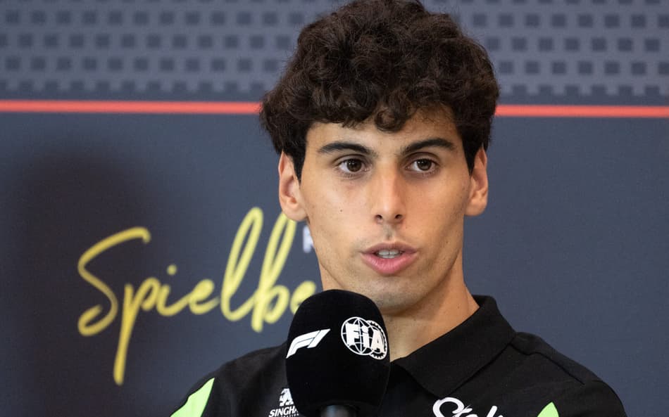 Gabriel Bortoleto em coletiva em Spielberg, Áustria (foto: Joe Klamar / AFP)