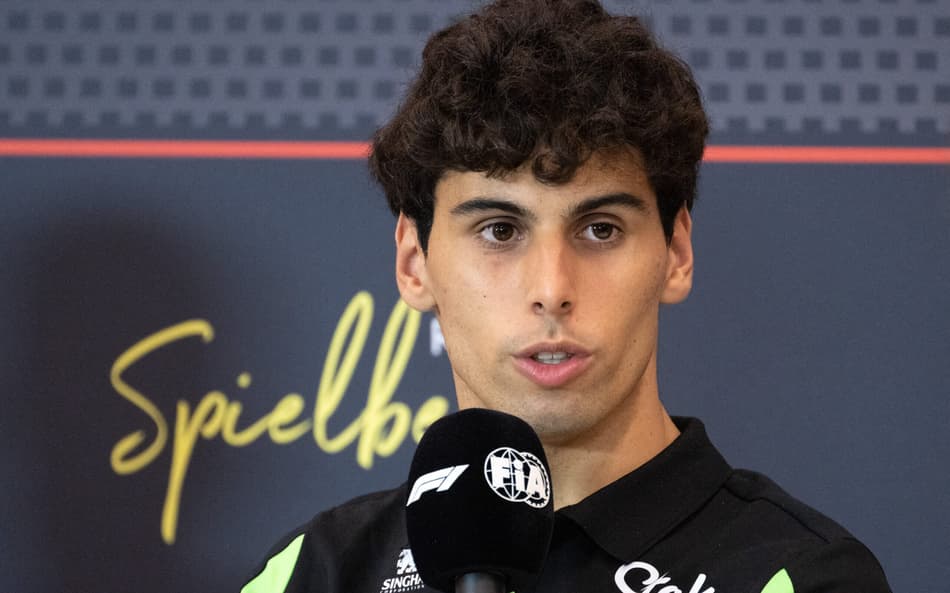 Gabriel Bortoleto em coletiva em Spielberg, Áustria (foto: Joe Klamar / AFP)