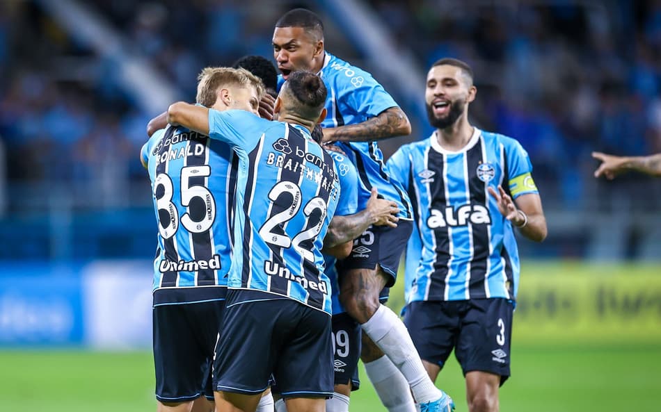 Jogadores do Grêmio comemoram gol em jogo da Copa Sul-Americana. (Foto: Lucas Uebel/Grêmio FBPA)