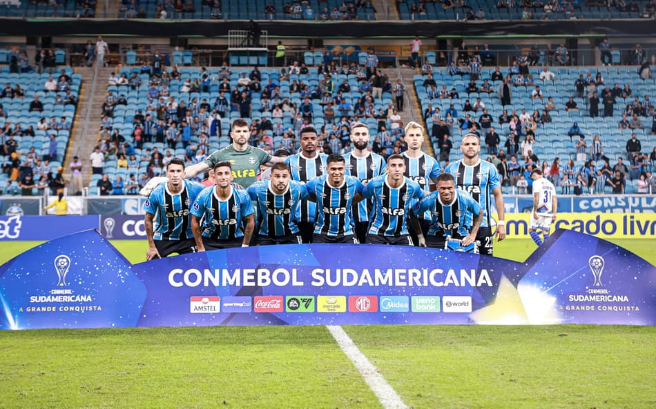 Jogadores do Grêmio antes de jogo pela Copa Sul-Americana. (Foto: Maxi Franzoi/AGIF)