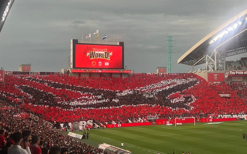 Mosaico da torcida do Urawa Reds