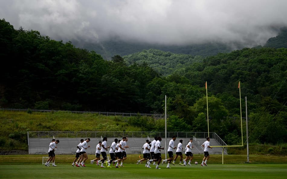 Jogadores da Juventus no treino antes de jogo contra o Al-Ain