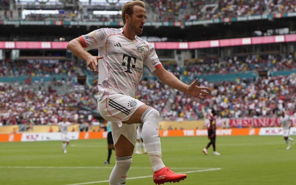 Harry Kane comemora gol marcado pelo Bayern sobre o Flamengo, no Mundial de Clubes