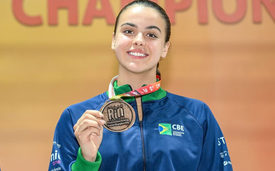 Isabela Carvalho é medalha de bronze no sabre no Pan-Americano esgrima (foto: Augusto Bizzi/FIE)