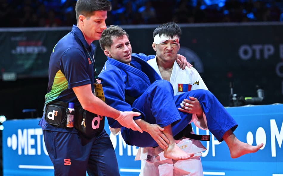 Mundial de Judô: Brasileiro se lesiona e é carregado por adversário