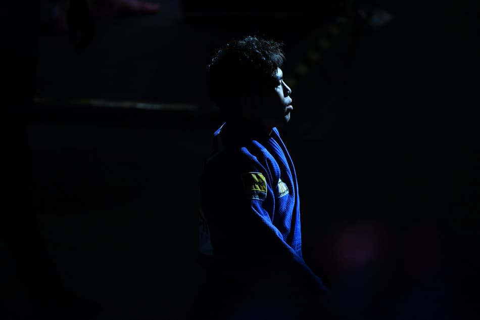 O japonês Ryuju Nagayama comemora a vitória na final da categoria -60kg masculina (foto: Ferenc ISZA / AFP)