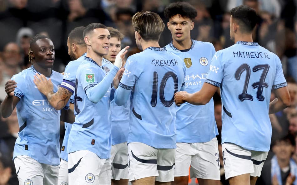Jeremy Doku comemora o gol em Manchester City x Watford no Etihad stadium (Foto: Darren Staples / AFP)