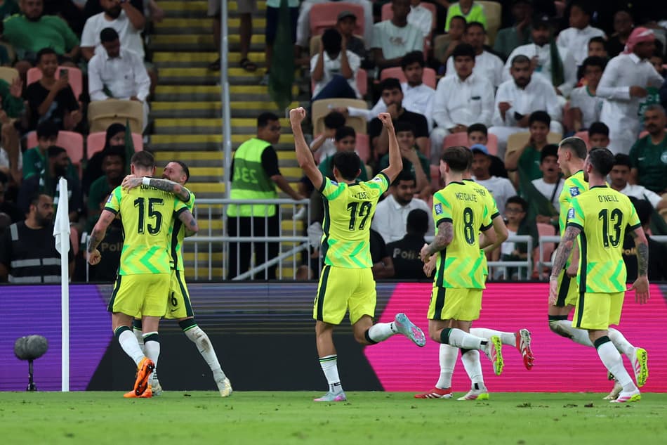 Jogadores da Austrália comemoram gol sobre a Arábia Saudita e vaga na Copa do Mundo