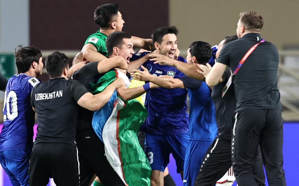 Jogadores do Uzbequistão comemoram vaga para a Copa do Mundo de 2026