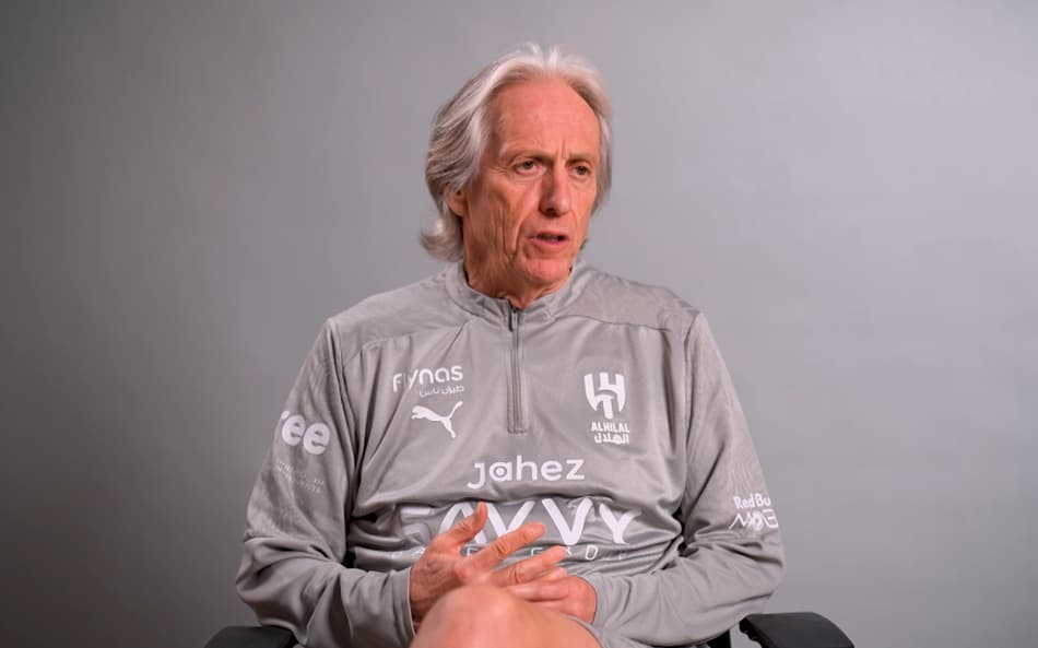 Jorge Jesus, em entrevista para a Fifa enquanto treinava o Al-Hilal (Foto: Divulgação / Fifa)