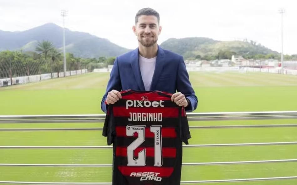 Jorginho vestirá a camisa 21 no Flamengo (Foto: Adriano Fontes / Flamengo)