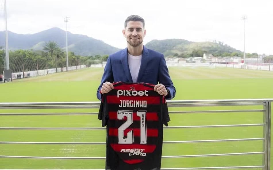 Jorginho vestirá a camisa 21 no Flamengo (Foto: Adriano Fontes / Flamengo)