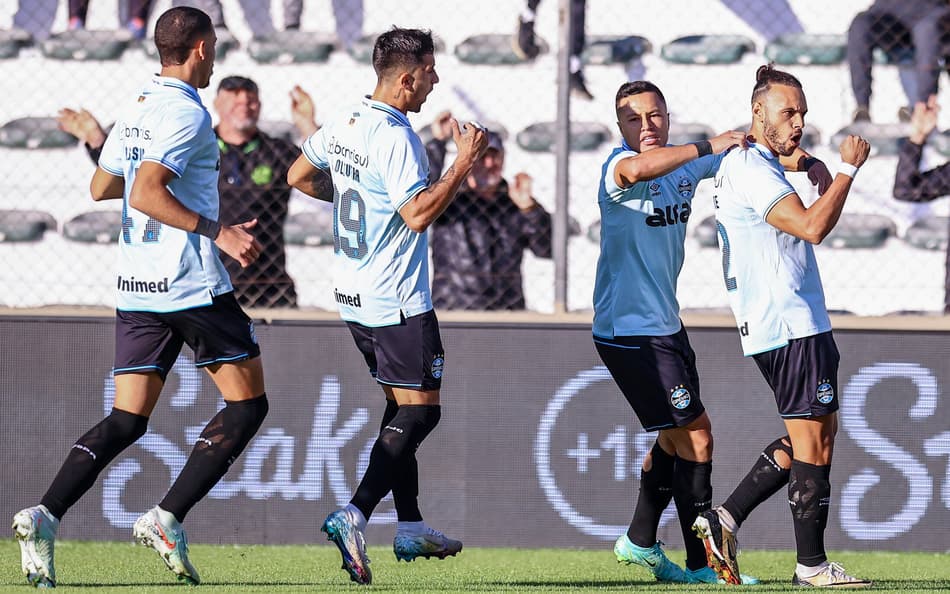 Jogadores do Grêmio comemoram gol na vitória sobre o Juventude. (Foto: Lucas Uebel/Grêmio FBPA)