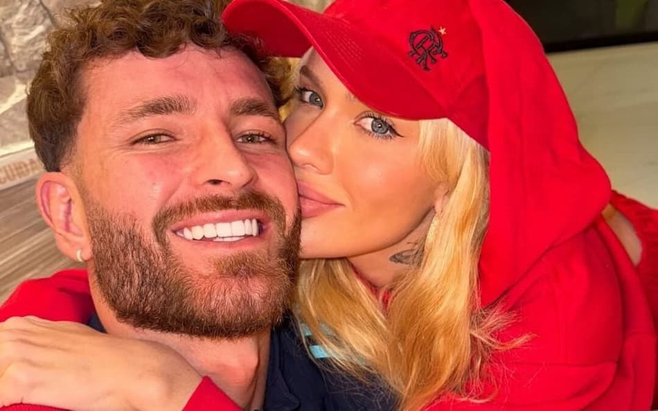 Karoline conta bastidores com Léo Pereira para o Mundial e palpita em Flamengo x Espérance