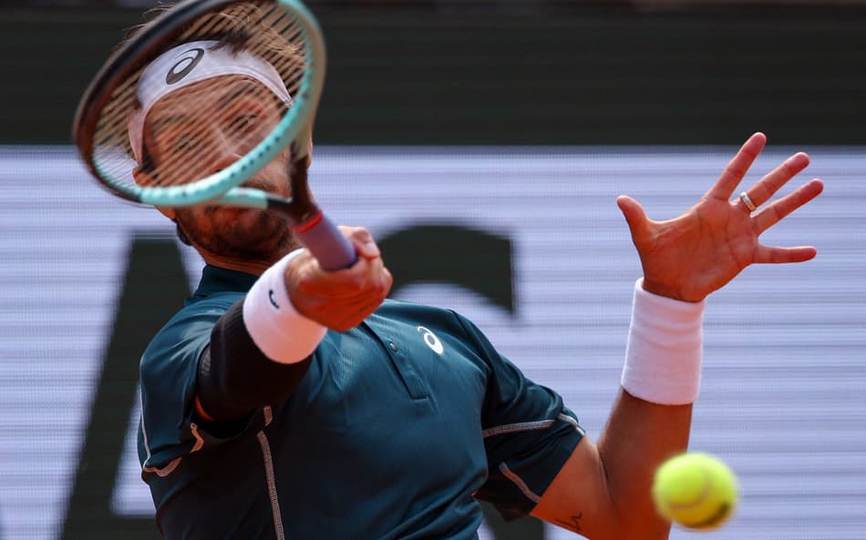 Lorenzo Musetti vence Frances Tiafoe nas quartas de final em Roland Garros (foto: Alain JOCARD / AFP)