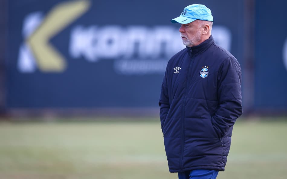 Mano Menezes em treinamento do Grêmio. (Foto: Lucas Uebel/Grêmio FBPA)
