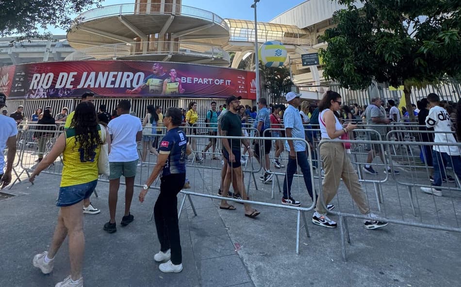 Público começa a chegar ao Maracanãzinho ára Brasil x República Tcheca na VNL feminina (foto: Anna Ramos)