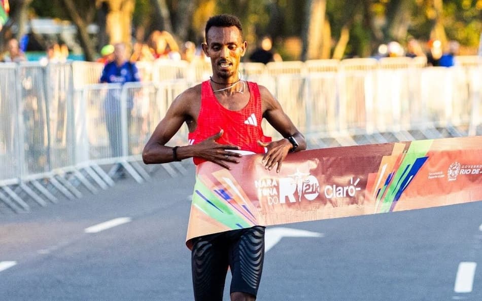 Bayelign Teshager vence os 21K na Maratona do Rio 2025 (foto: Lucas de Oliveira)