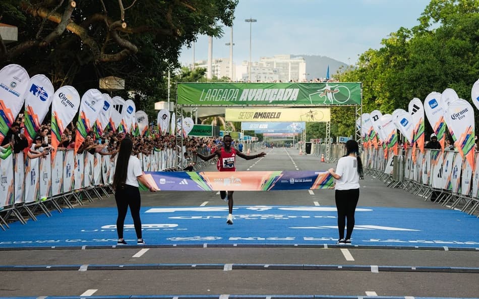 Joshua Kogo venceu os 42K da Maratona do Rio 2025 (foto: Lucas de Oliveira)