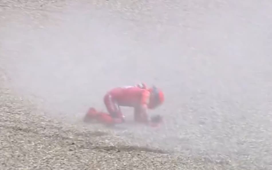 Marc Marquez leva susto em acidente em Assen na Moto GP (reprodução Moto GP)