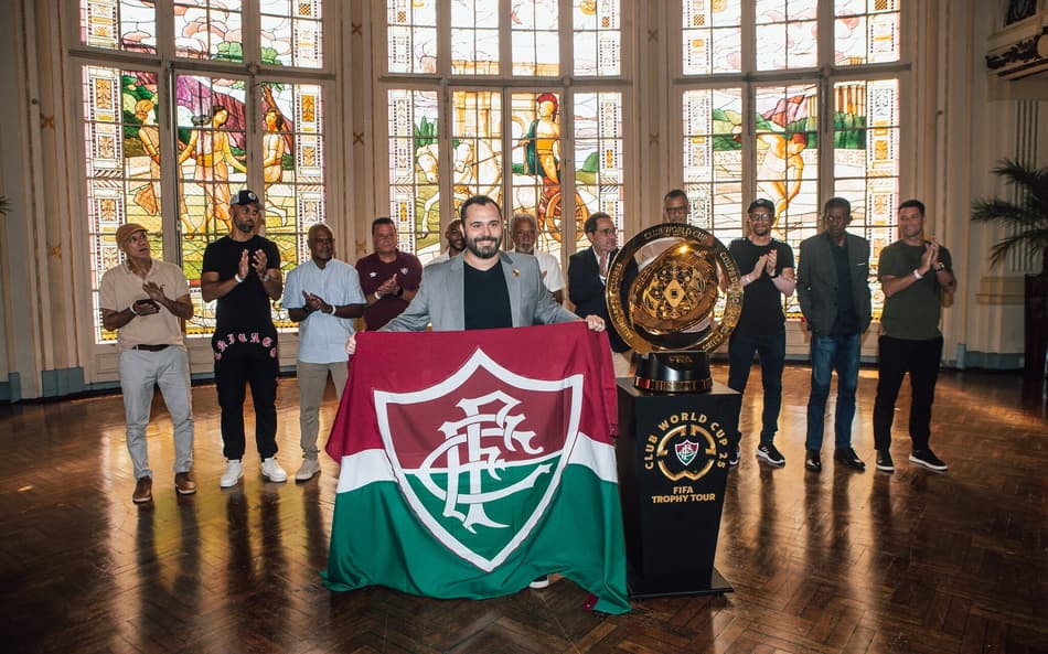 Taça do Mundial de Clubes na sede do Fluminense