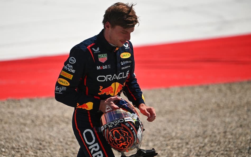 Max Verstappen deixa o GP da Áustria (foto: Jure Makovec / AFP)