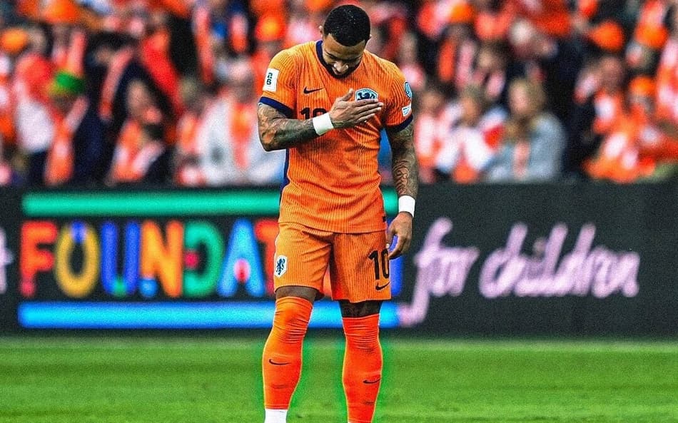 Memphis comemora gol marcado pela Holanda sobre Malta