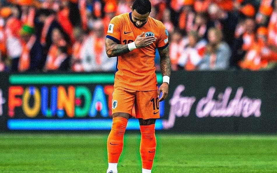 Memphis comemora gol marcado pela Holanda sobre Malta