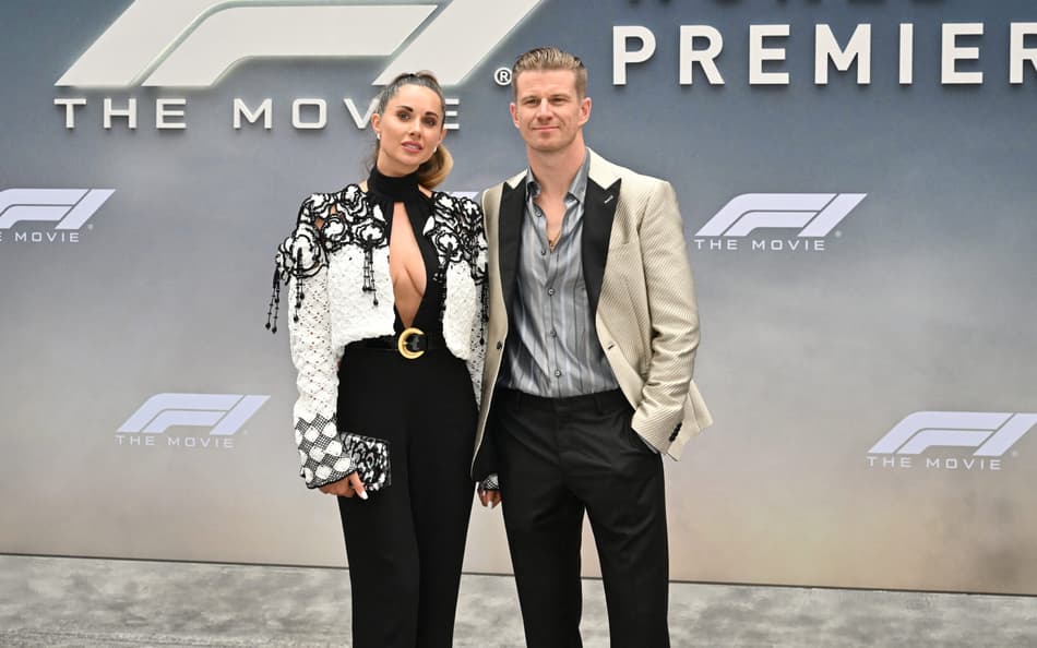 Nico Hülkenberg e a esposa Egle Ruskyte na estreia do filme 'F1' na Times Square, em Nova York (foto: ANGELA WEISS / AFP)