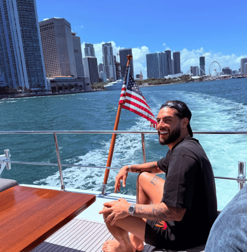 Nos USA, mas não no Mundial. Yuri Alberto curte passeio de lancha em Miami