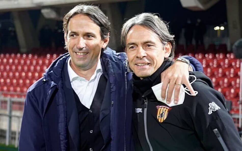 Os irmãos Inzaghi: Simone (esquerda) e Filippo (direita) enquanto treinadores (Foto: Mario Taddeo / EFE)