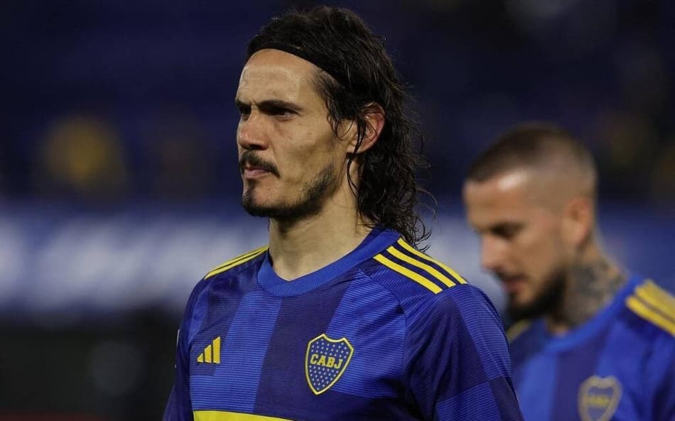 Cavani discute com Barco em jogo do Boca Juniors Foto: ALEJANDRO PAGNI / AFP